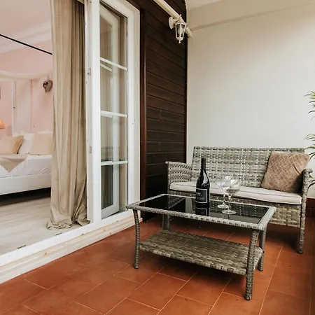 Bed & Breakfast Boutique - O House Hills *